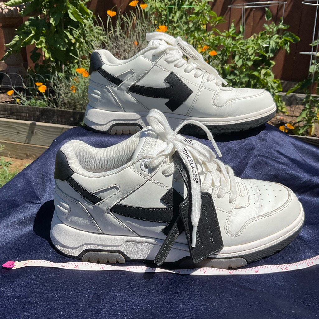 Off White “Out Of Office” Sneaker Size 39. Black & White